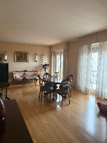 Foto Attico a Carrara Marina di Carrara di 178 m² con 8 locali in vendita