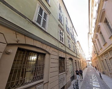 Foto Magazzino a Tortona Centro di 344 m² con 8 locali in vendita