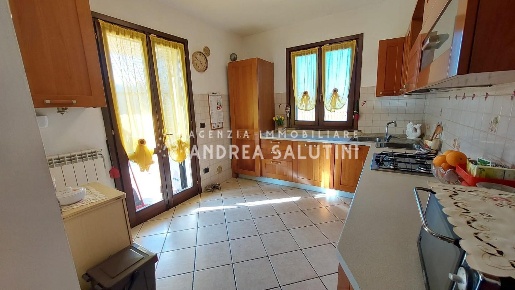 Foto Appartamento a Pontedera Oltrera di 90 m² con 5 locali in vendita