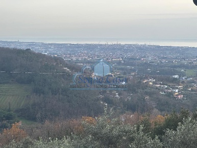 Foto Appartamento a Castelnuovo Magra Centro di 135 m² con 6 locali