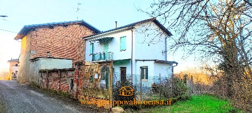 Foto Casa indipendente a Sezzadio con 7 locali in vendita