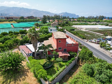 Foto Villa unifamiliare in Contrada SIENA 2, Furnari di 250 m² con 5 locali