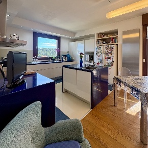 Foto Appartamento in Via Dei Falconi 59, Cagliari Bonaria di 176 m²