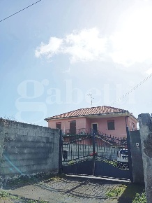 Foto Appartamento in Via Mompilieri 120, Mascalucia Centro di 140 m²