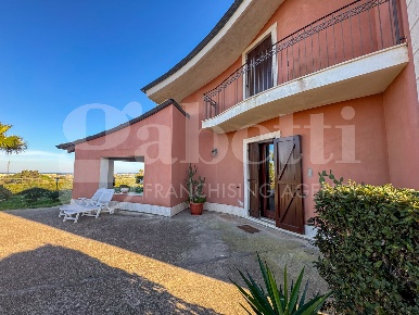 Foto Villa unifamiliare in Viale Sebastiano Fortuna, Pachino di 180 m²