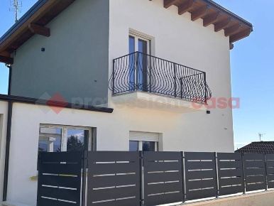 Foto Villa bifamiliare in Via Caruscino 100, Avezzano Centro di 130 m²