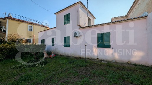 Foto Appartamento in Via Torre Di Cappella 00, Bacoli Centro di 150 m²