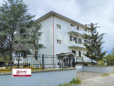 Foto Appartamento in Via Valente 19, Avezzano Centro di 170 m² con 5 locali