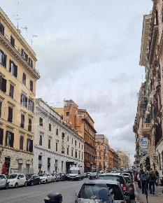 Foto Negozio in Cavour, Roma Colle Oppio di 25 m² con 1 locali in vendita
