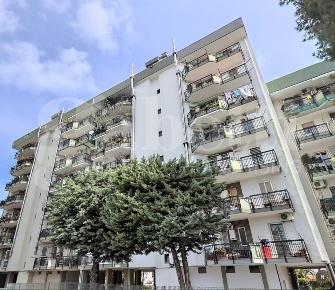 Foto Appartamento in Via GENTILE 55 D, Bari Japigia di 120 m² con 4 locali