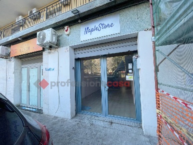 Foto Negozio in Via Sassari 62, Catania Province - Veneto di 41 m²
