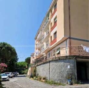 Foto Appartamento in Via Mainoso 10, Genova Pontedecimo di 84 m² all'asta
