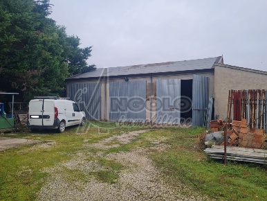 Foto Magazzino a Codigoro Mezzogoro di 97 m² in vendita