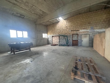 Foto Magazzino in Viale Maiella 23/A, Francavilla al Mare Centro di 138 m²