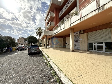 Foto Locale commerciale in Viale Magna Grecia 298, Catanzaro di 90 m²