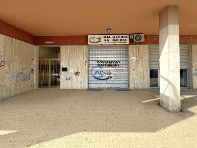 Foto Locale commerciale in Viale Magna Grecia 298, Catanzaro di 90 m²