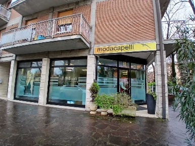 Foto Locale commerciale in Via della Pace 486, Vignola Centro di 100 m²