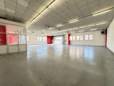 Foto Capannone industriale in Via Orzinuovi, Brescia Chiesanuova di 330 m²