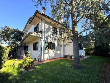 Foto Villa unifamiliare in Via del Palco, Prato Castellina di 380 m²