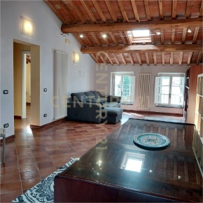 Foto Appartamento a Lucca di 130 m² con 8 locali in affitto