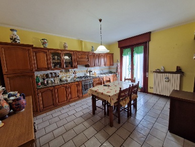 Foto Appartamento in Via della Chiesa IX 164, Lucca di 130 m² con 5 locali