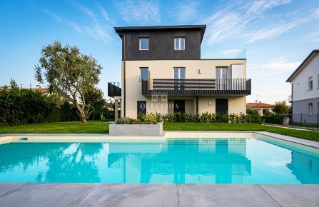 Foto Appartamento in Località Fornaci, Peschiera del Garda di 90 m²