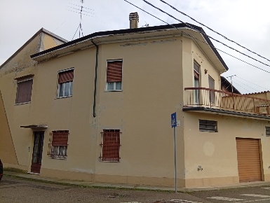 Foto Villa unifamiliare in Via Baldesio 109, Casalmaggiore Centro di 182 m²