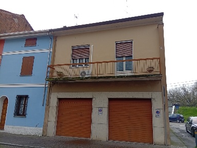 Foto Villa unifamiliare in Via Baldesio 109, Casalmaggiore Centro di 182 m²