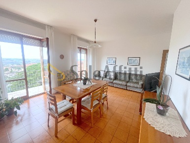 Foto Appartamento a Osimo Centro di 107 m² con 5 locali in affitto