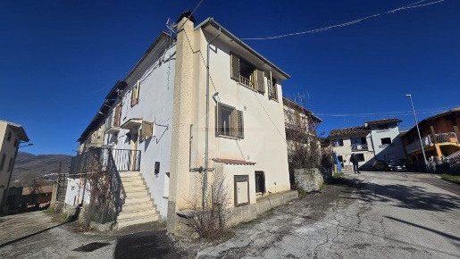 Foto Casa indipendente in CIRELLA, L'Aquila di 100 m² con 4 locali