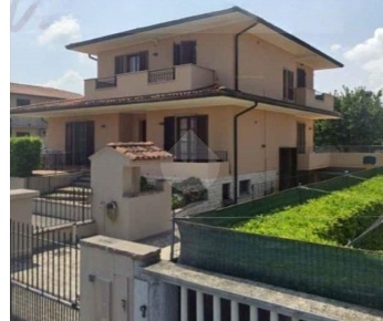 Foto Appartamento in Aldo Moro, Roccafranca Centro di 339 m² con 11 locali