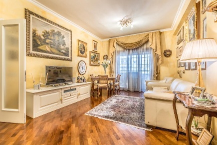 Foto Appartamento in Via Libero Lenaordi, Roma di 130 m² con 4 locali