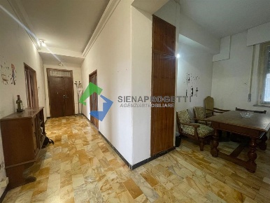 Foto Appartamento in Via Giuseppe Mazzini, Siena Stazione di 135 m²