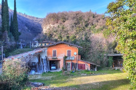 Foto Casa indipendente a Salò di 920 m² con 15 locali in vendita