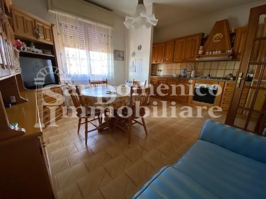 Foto Villa bifamiliare a Vicopisano Uliveto Terme di 166 m² con 5 locali