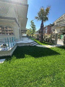 Foto Villa bifamiliare a Viareggio Città Giardino di 183 m² con 6 locali
