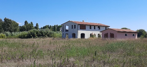 Foto Villa unifamiliare a Camaiore Lido di Camaiore di 250 m² con 10 locali