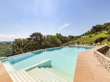 Foto Rustico a Vicopisano Santa Maria di 480 m² con 10 locali in vendita