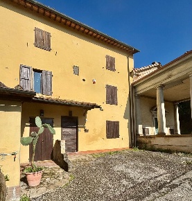 Foto Casa indipendente a Palaia Forcoli di 170 m² con 6 locali in vendita
