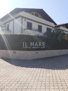 Foto Appartamento a Massa Marina di Massa Centro di 100 m² con 5 locali