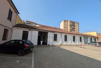 Foto Locale commerciale a Alessandria Orti di 1437 m² con 7 locali