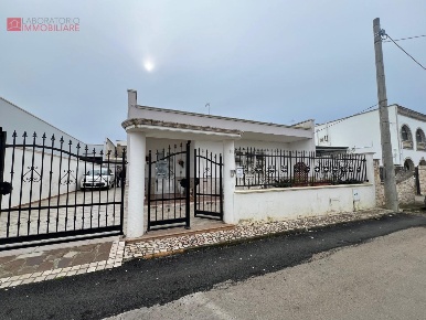 Foto Casa indipendente a Porto Cesareo Centro di 190 m² con 4 locali
