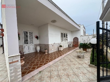 Foto Casa indipendente a Porto Cesareo Centro di 190 m² con 4 locali