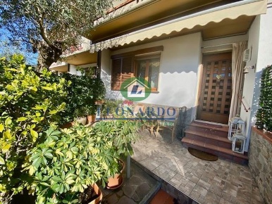 Foto Villa a schiera a Montecatini-Terme di 180 m² con 6 locali in vendita