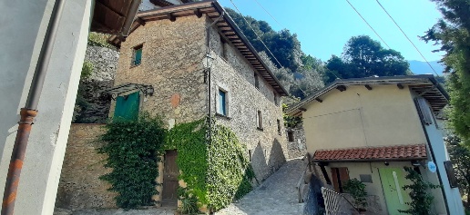 Foto Casa indipendente a Camaiore Camaiore Paese di 100 m² con 6 locali