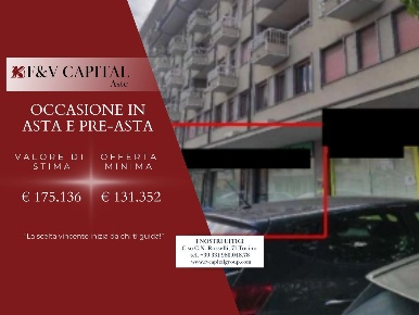 Foto Locale commerciale in Via Torino, Ivrea di 407 m² con 3 locali