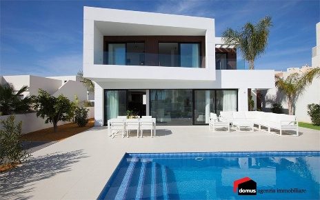 Foto Villa unifamiliare a Breganze Centro di 248 m² con 5 locali in vendita