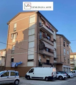 Foto Appartamento in Via Dei Mirtilli, Venezia di 100 m² con 6 locali