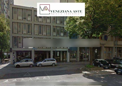 Foto Locale commerciale in Corso del Popolo, Venezia di 306 m² con 1 locali