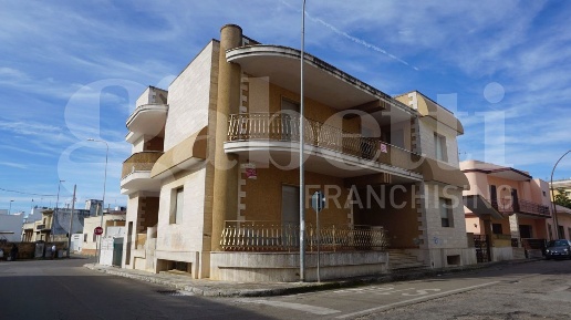 Foto Casa indipendente a Presicce-Acquarica di 660 m² con 10 locali